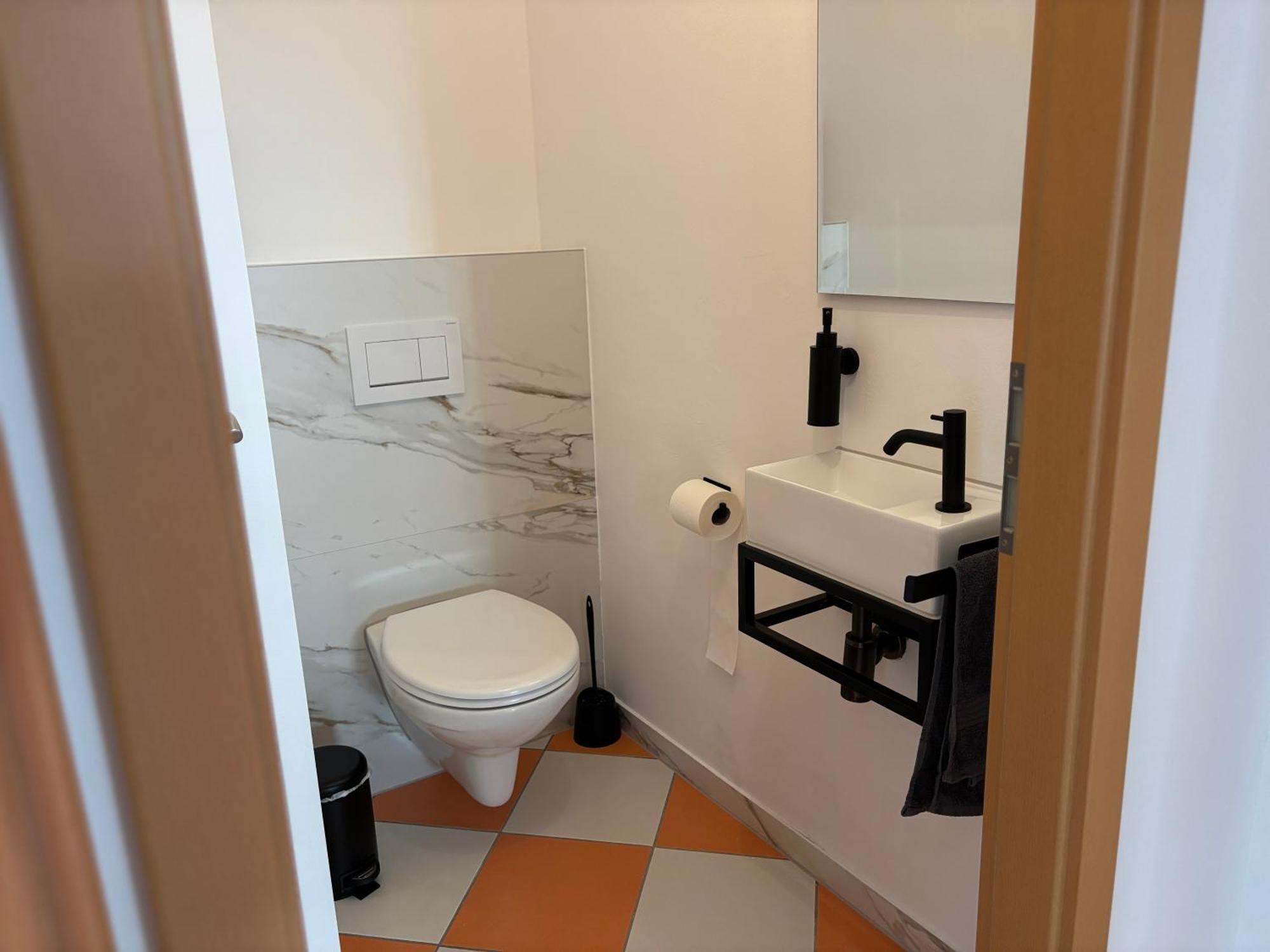 Vintage Parkside Apartment *